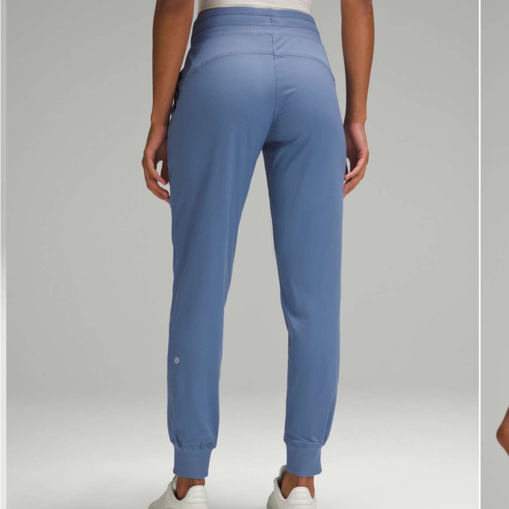 Lululemon Dance Studio Mid-Rise Jogger *Full Length
Oasis Blue size 2
